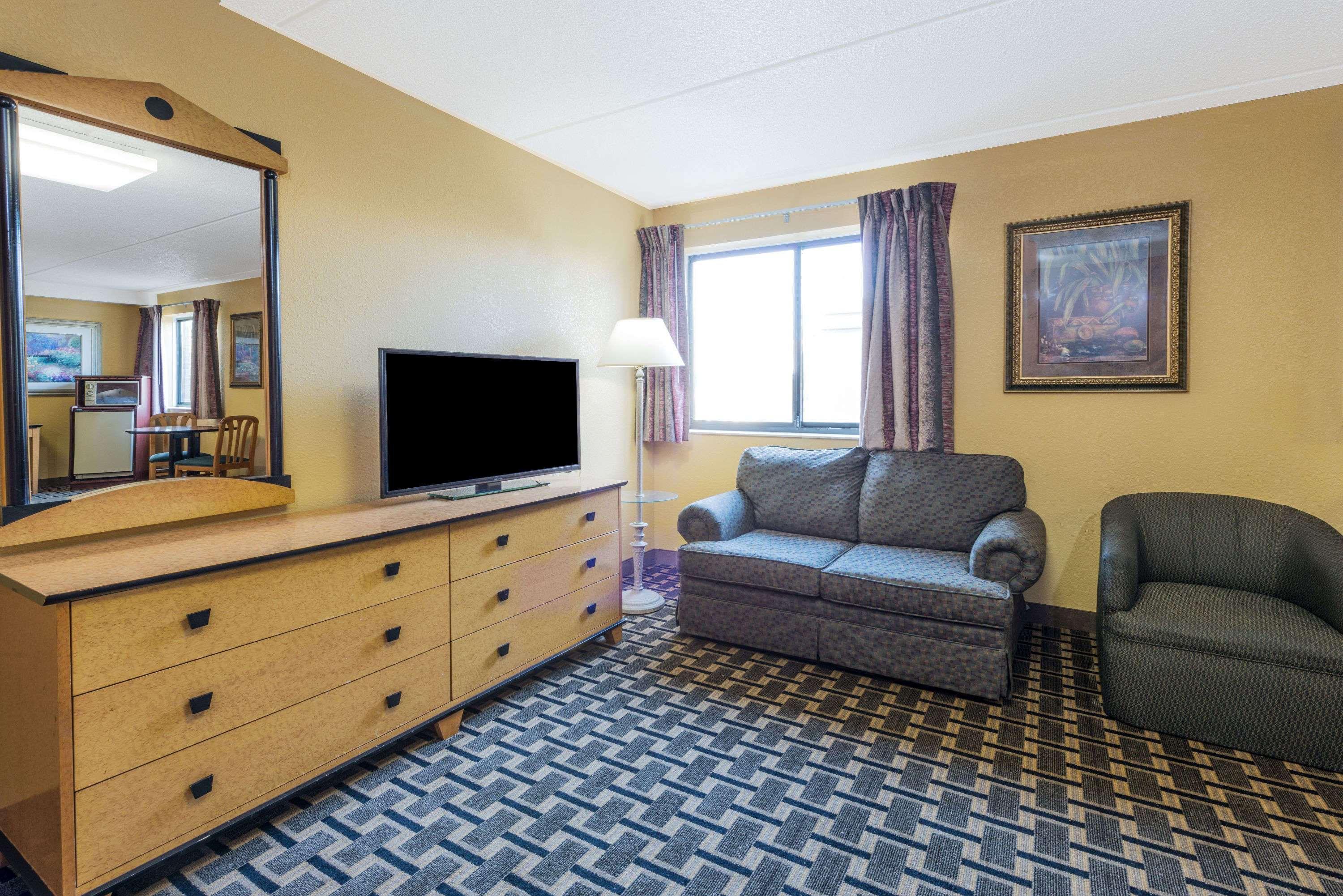 Days Inn By Wyndham Hurstbourne Louisville Kültér fotó